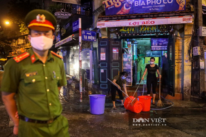 Từ 0h ngày 19/8, tất cả cửa hàng ăn uống, cà phê, giải khát phải thực hiện nghiêm các biện pháp phòng dịch, nếu không sẽ bị cho đóng cửa.