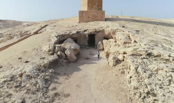 Con đường dẫn tới ngọn hải đăng, nơi ngôi mộ cổ kỳ lạ được phát hiện - ảnh: C5