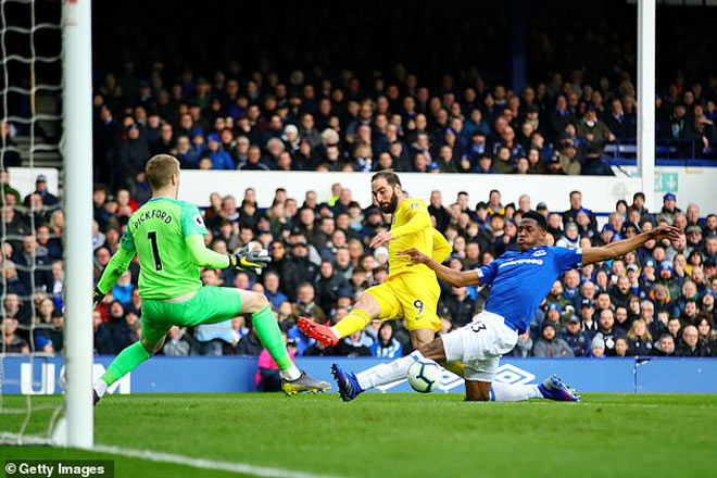 Higuain có quãng thời gian khó khăn ở giải Ngoại hạng Anh trong màu áo Chelsea mùa trước