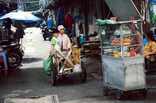 Việt Hương chia sẻ hình ảnh trong một vai diễn người lao động