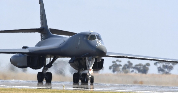 Oanh tạc cơ B-1B Lancer.