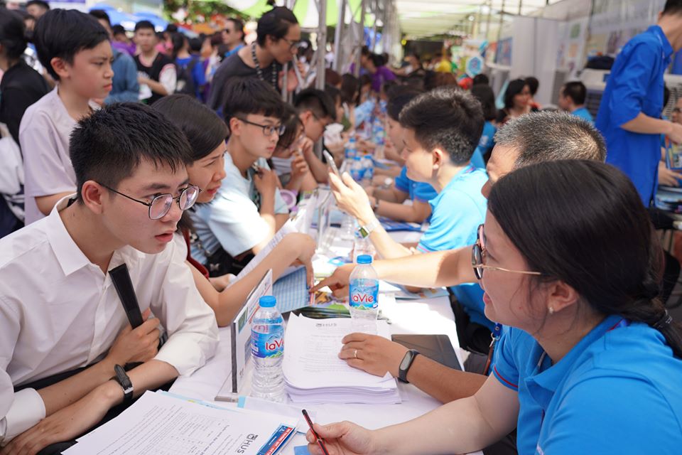 Đã có những thí sinh đầu tiên trúng tuyển vào Trường Đại học Khoa học Tự nhiên - ĐHQGHN - 1