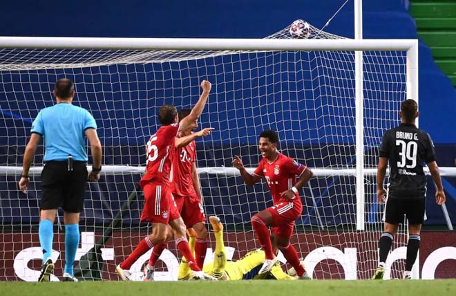 Đến phút 32, tỷ số đã là 2-0 cho Bayern. Người lập công vẫn là Gnabry.