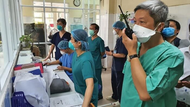 Thứ trưởng Bộ Y tế Nguyễn Trường Sơn - người tình nguyện ở lại tâm dịch cùng Đà Nẵng chiến đấu với Covid-19 suốt một tháng qua. Ảnh: TL