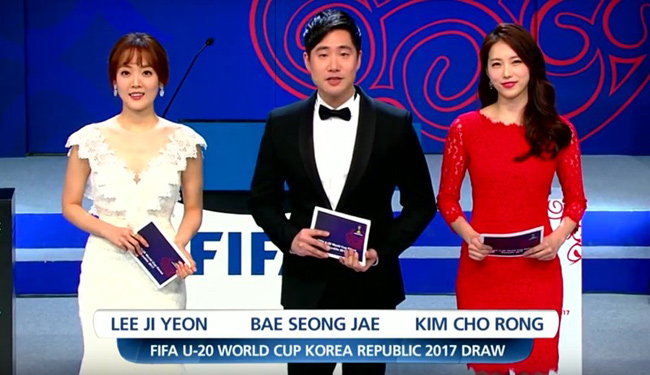 Lee Ji Yeon, một trong hai nữ MC của lễ bốc thăm U20 World Cup 2017 khiến không ít khán giả Việt Nam "ngẩn ngơ". Ngay sau chương trình, fan Việt đã truy lùng danh tính của nữ MC thể thao xinh đẹp này.
