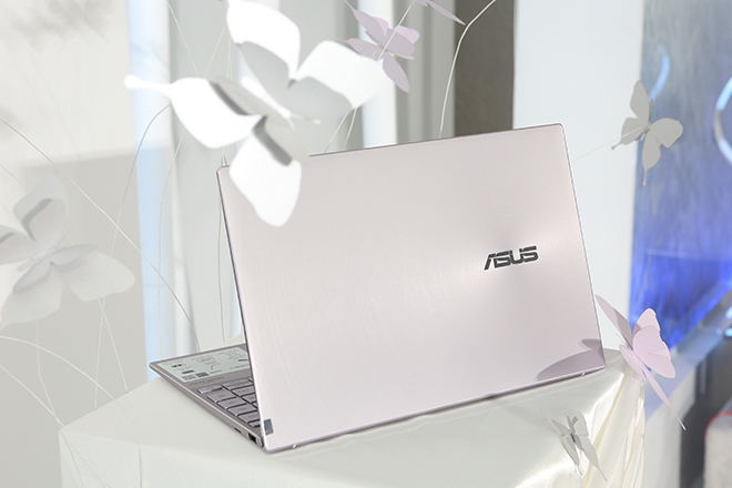 Asus ra mắt máy tính ZenBook 14 inch mỏng nhất thế giới - 1