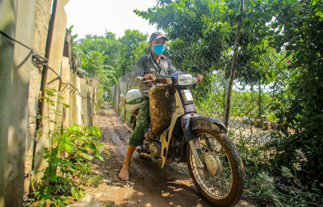 Người dân những ngày này chật vật trong việc di chuyển