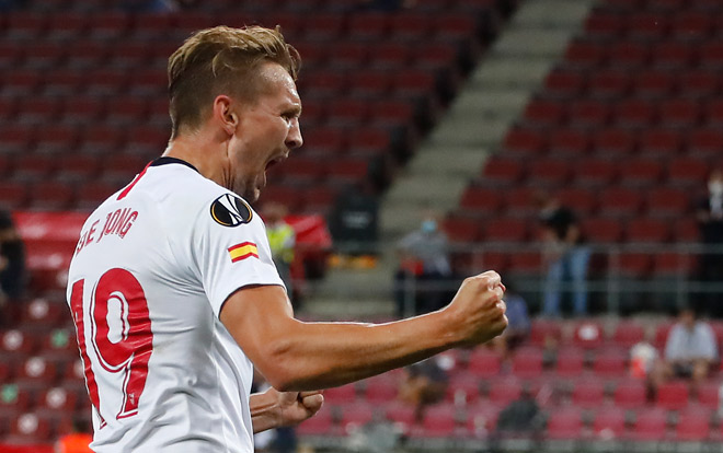 Luuk De Jong ghi cú đúp bàn thắng bằng đầu để lập kỷ lục đáng nể ở chung kết Europa League