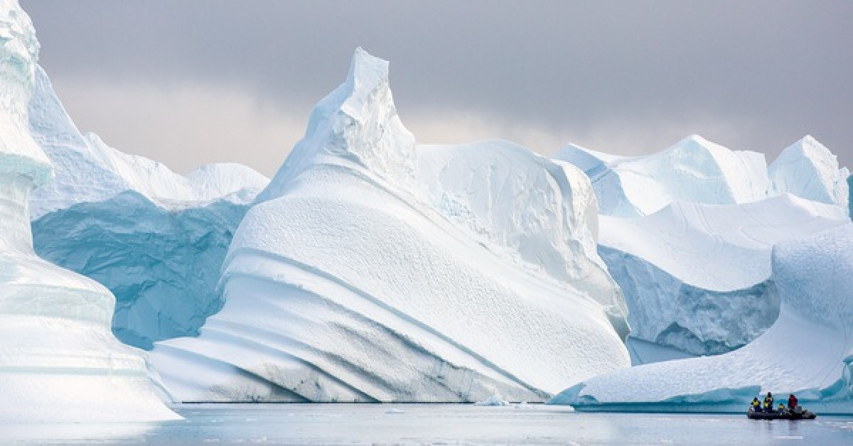 Nhiều nơi trên biển Bắc Băng Dương có thể sớm mất đi sắc băng trắng xanh huyền thoại, chưa kể mối nguy về hàng loạt "quái vật" nhỏ thời cổ đại bị giải phóng - ảnh: NATIONAL GEOGRAPHIC