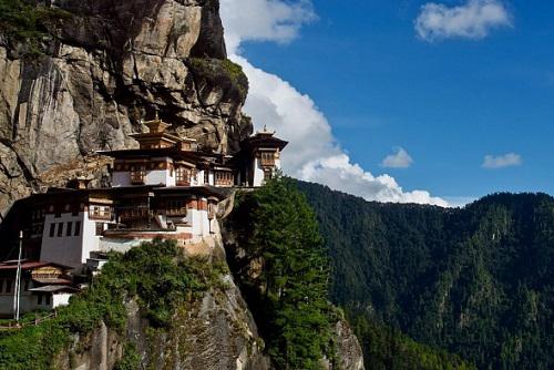 Bhutan là "thiên đường" du lịch với nhiều cảnh quan thiên nhiên hùng vĩ và những truyền thống văn hóa lâu đời. Ảnh: Nikkei Asian