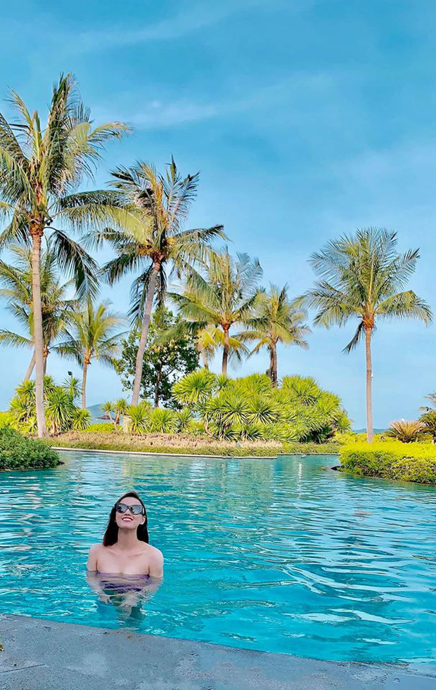 Lã Thanh Huyền khiến nhiều người hiểu lầm là "quên bikini" khi đi bơi