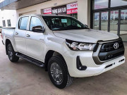 Tin tức ô tô - Cận cảnh xe bán tải Toyota Hilux phiên bản nâng cấp vừa về đại lý