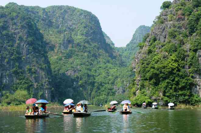 Tam Cốc - Bích Động là nơi thu hút nhiều khách du lịch của tỉnh Ninh Bình và là một điểm đến du lịch nổi tiếng của Việt Nam