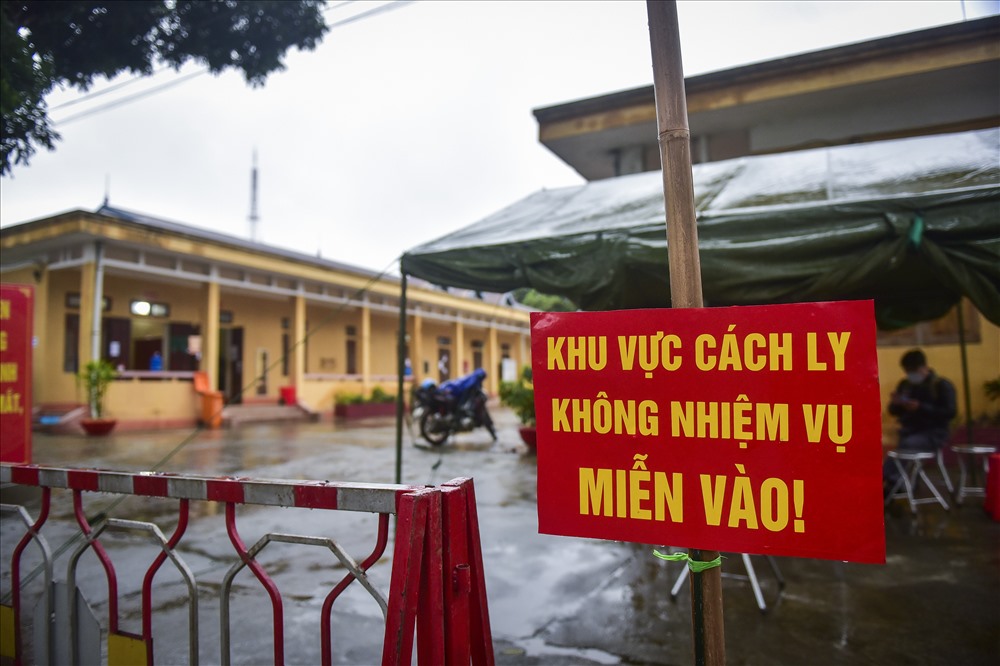 Bên ngoài một khu cách ly COVID-19 tại Việt Nam. Ảnh: Reuters.