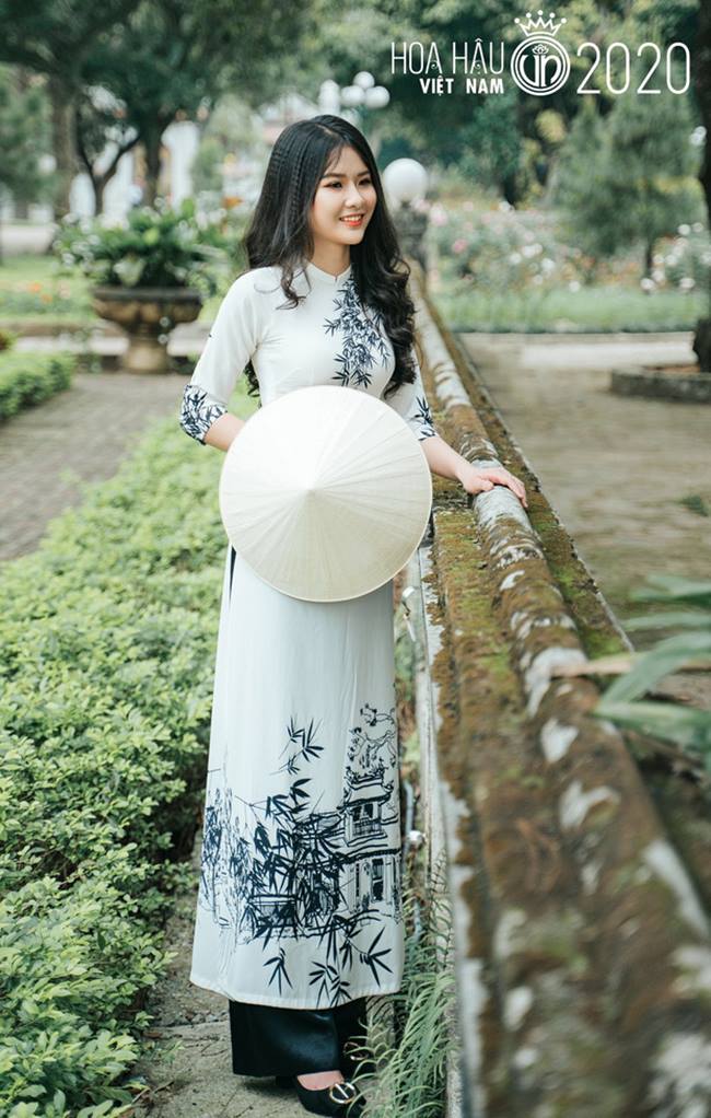 Là thí sinh 2k2 xuất hiện đầu tiên tại Hoa hậu Việt Nam, Bùi Thái Bảo (Hải Dương) sở hữu nét đẹp trong trẻo, làn da trắng và nụ cười duyên dáng. 
