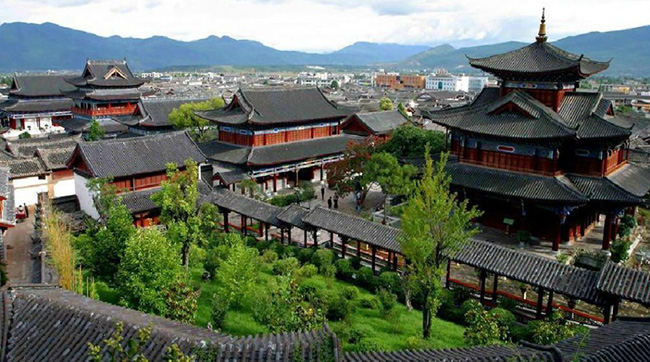 Thị trấn cổ Đại Lý thuộc tỉnh Vân Nam, là đại diện cho nền văn hóa dân gian truyền thống của dân tộc Bai và có 5 đường phố chính được xây dựng dưới thời trị vì của Hoàng đế Minh Thái Tổ, đời nhà Minh (1368–1398).
