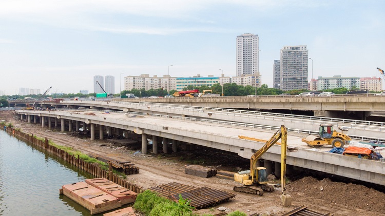 Kết cầu phần trên của hai cầu và đường dẫn lên vành đai 3 sử dụng hệ dầm bê tông cốt thép dư ứng lực. Bản mặt cầu bê tông cốt thép, mặt cầu bằng bê tông nhựa chặt.