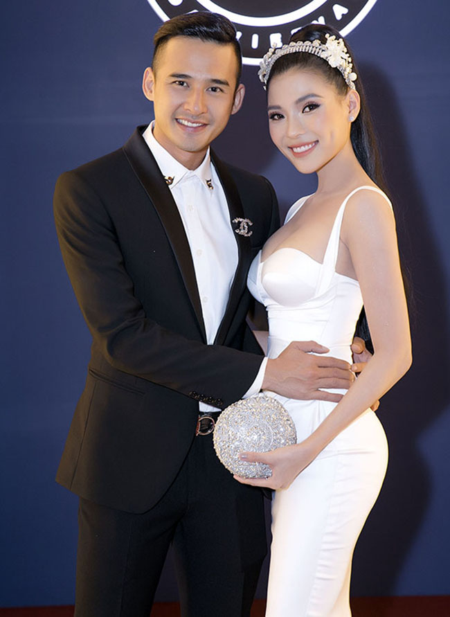Thúy Diễm và Lương Thế Thành là cặp vợ chồng “hot” nhất nhì của showbiz Việt. Sau khi sinh em bé, nữ diễn viên nhanh chóng lấy lại vóc dáng và thon gọn, quyến rũ hơn cả thời son rỗi.
