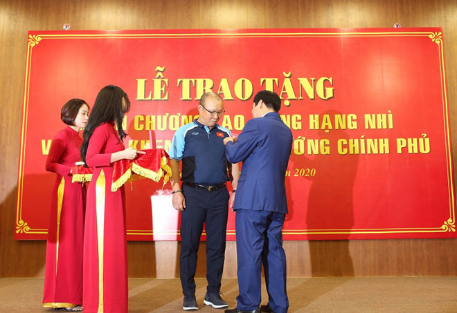 HLV Park Hang Seo được trao thưởng&nbsp;Huân chương Lao động hạng Nhì