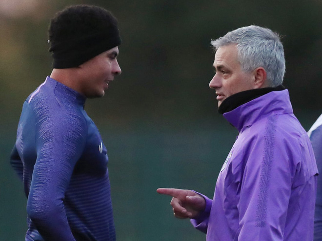 Mourinho khiến cho Dele Alli "phục sát đất" ngay trong lần nói chuyện đầu tiên