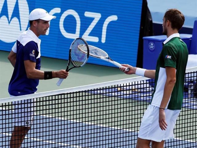 Video tennis Medvedev - Bautista Agut: Ngược dòng gây sốc, hạ bệ &#34;Nhà Vua&#34; - 1