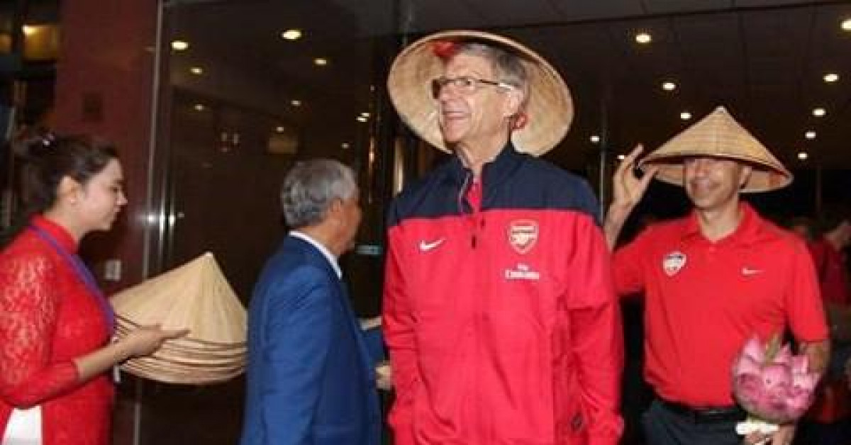 HLV Arsene Wenger dẫn đội hình sang Việt Nam đá giao hữu