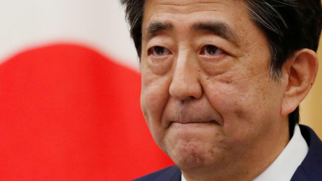 Ông Shinzo Abe thông báo từ chức Thủ tướng Nhật. Ảnh: REUTERS