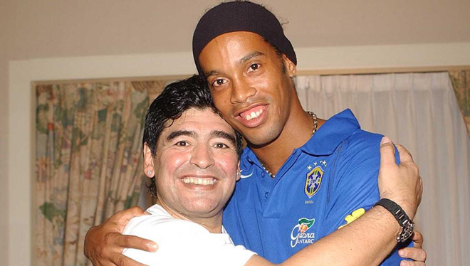 Ronaldinho được Maradona mời về làm trợ lý?