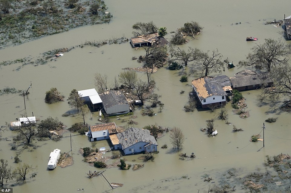 Cảnh tượng ngập lụt ở Mỹ sau khi siêu bão Laura đổ bộ.