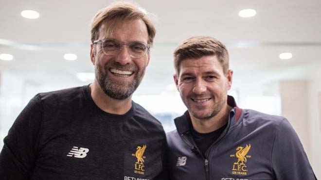 Gerrard (phải) là ứng viên thay thế HLV Klopp trong tương lai