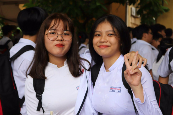 Hiện Quỳnh Như (bên trái) đã là tân sinh viên của Đại học Ngoại thương (TP.HCM) - Ảnh: NVCC