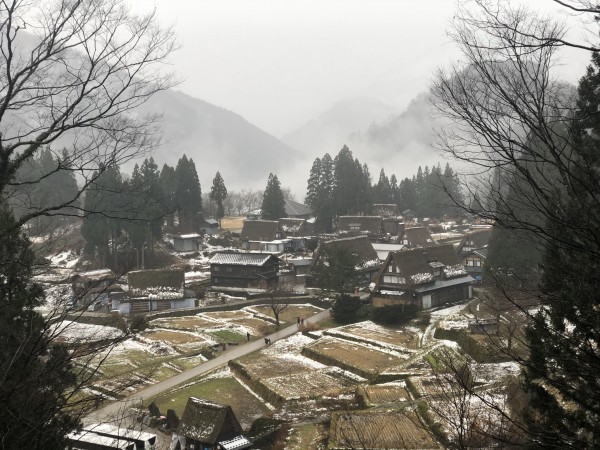 Làng cổ Gokayama (Ainokura) nhìn từ đài quan sát trên cao