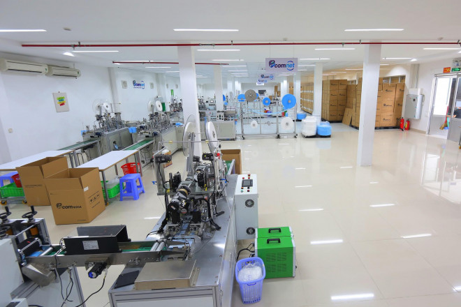 Bên trong nhà máy sản xuất khẩu trang của Ecom Net tại Việt Nam. Ảnh: Lam Giang