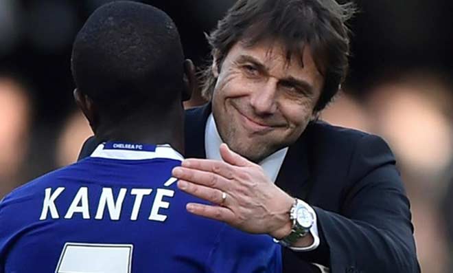 Kante và HLV Conte khi cùng làm việc ở Chelsea