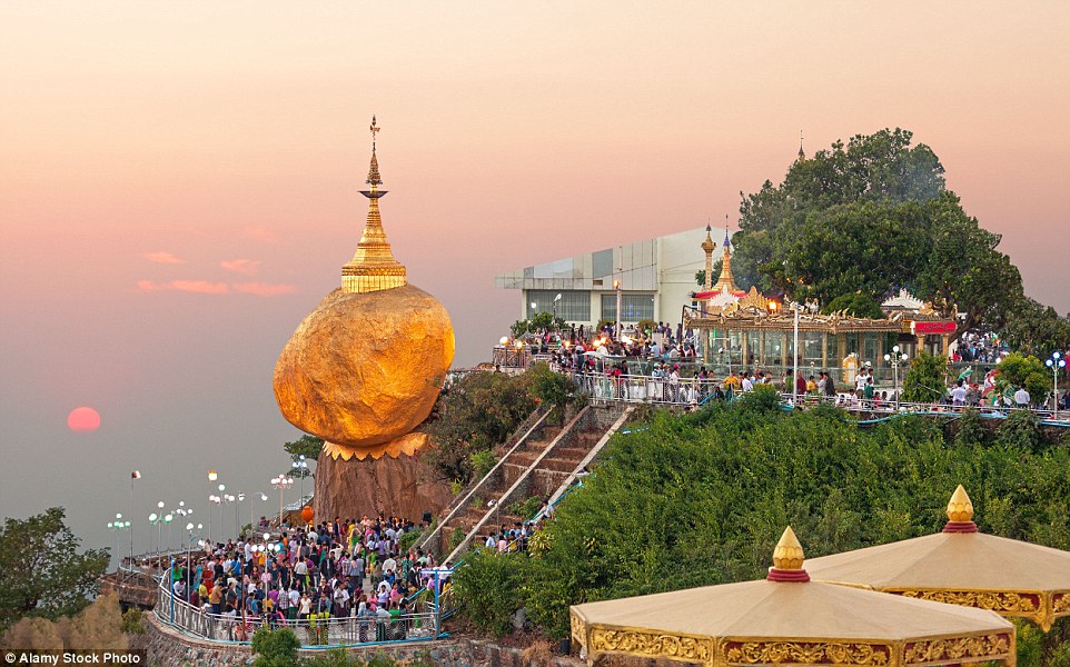 Nơi đây là địa điểm hành hương linh thiêng thứ 3 đối với các Phật tử Myanmar vì người ta cho rằng hòn đá&nbsp;được đặt trên một sợi tóc của Đức Phật.