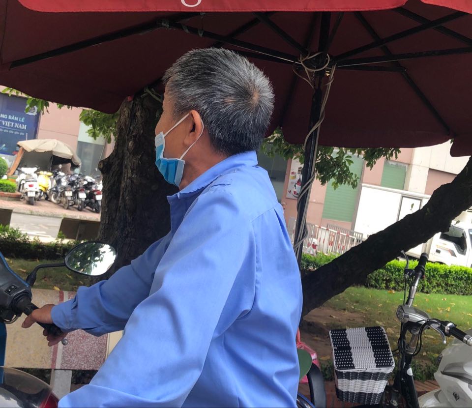 Một bảo vệ kể lại sự việc.