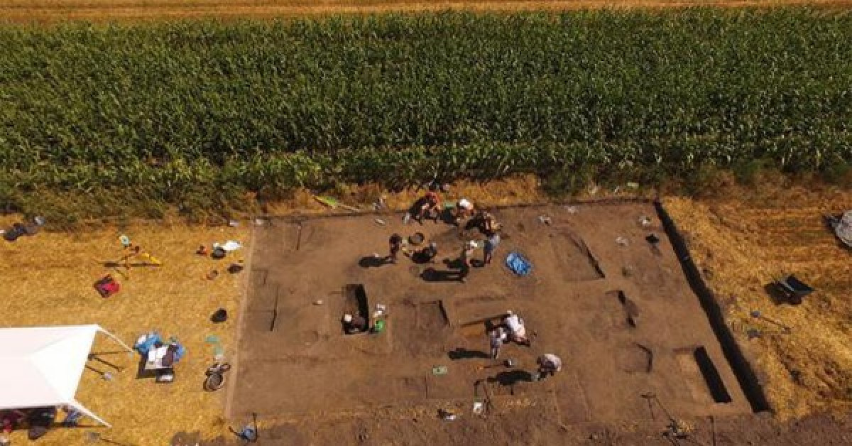 Hiện trường khai quật các ngôi mộ cổ - ảnh do nhóm nghiên cứu cung cấp