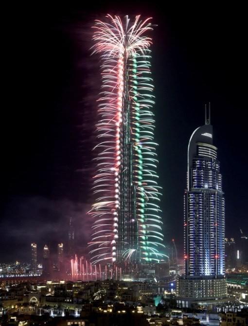 Burj Khalifa trình diễn pháo hoa. Ảnh: Thetower Info