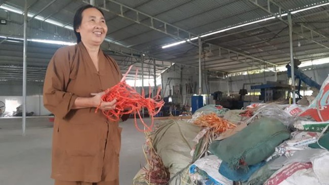 Bà mở thêm công ty vận chuyển và xuất khẩu hàng nông sản nằm ngay quốc lộ 1A ở Lạng Giang, Bắc Giang.
