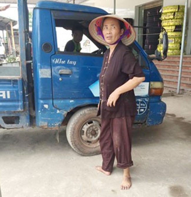 Khi lên Lạng Sơn, bà nhận thấy rau củ ở đây bán giá cao, bà đã quyết định mang rau, củ ở quê lên bán. Tới năm 1990, bà có 100 triệu trong tay.
