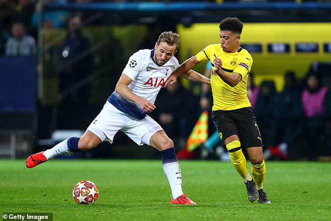 Gary Neville cho rằng MU cần Harry Kane hơn là Sancho