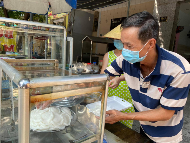 Hộ kinh doanh hàng ăn uống vui mừng vì thành phố có chủ trương nới lỏng giãn cách