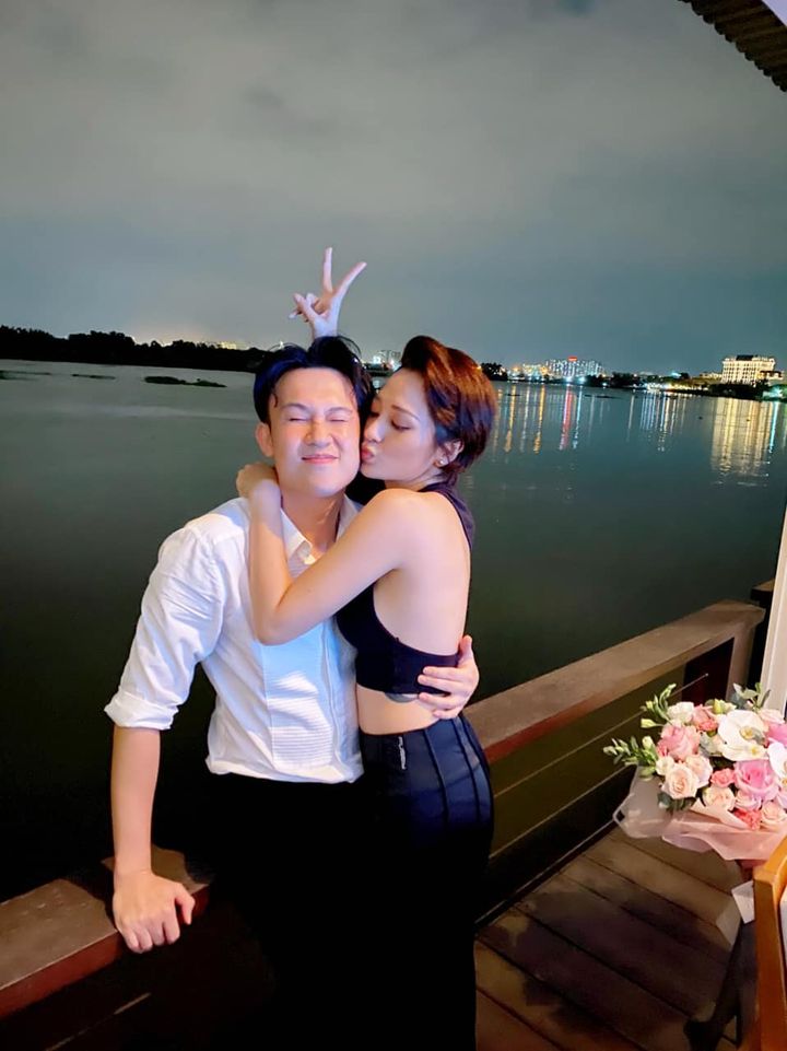 Bảo Anh ôm hôn thắm thiết Dương Triệu Vũ trong ngày sinh nhật