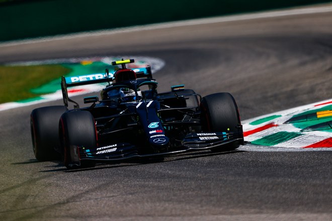 Bottas tạm phá kỷ lục và nhanh nhất vòng phân hạng Q2