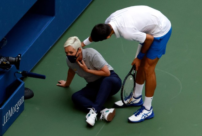 Djokovic phân trần với vị trọng tài dây