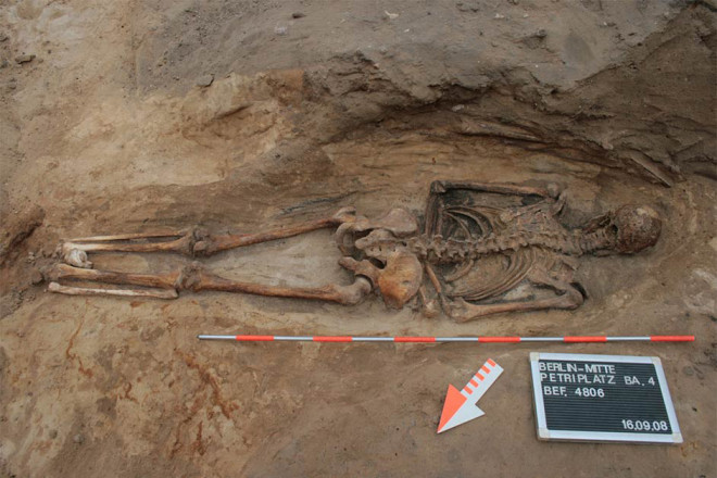 Ngôi mộ cổ của "xác sống" được khai quật ở Thụy Sĩ - ảnh do nhóm nghiên cứu cung cấp