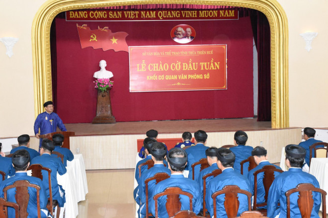 Quang cảnh buổi lễ chào cờ Sở VH-TT tỉnh Thừa Thiên - Huế ( ảnh: Sở VH-TT tỉnh Thừa Thiên - Huế)