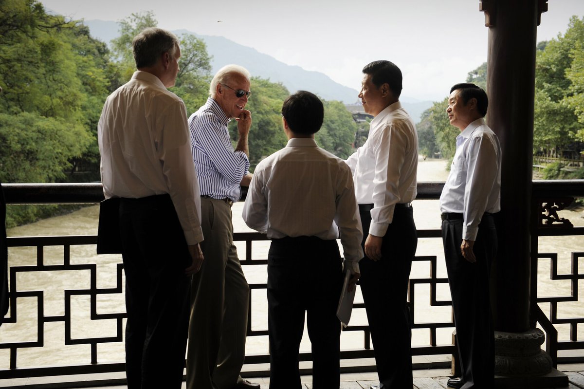 Ông Biden trong chuyến thăm Trung Quốc năm 2001 (ảnh: New York Times)