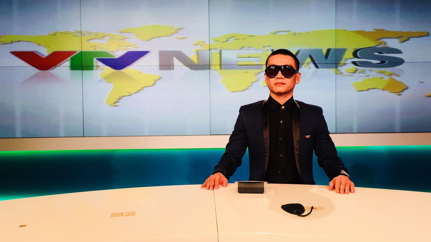 Video Rapper Wowy làm BTV bản tin chuyên mục "Cuộc truy tìm bác Lại Văn Sâm"