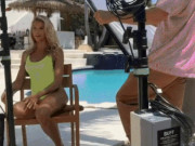 Media - Hậu trường quảng cáo áo tắm nóng bỏng của Natalie Roser